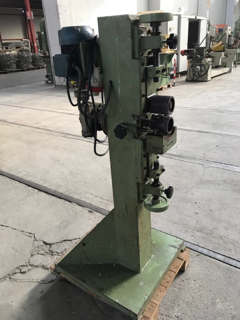 Usato Zigrinatrice singola per pezzi tondi e dritti