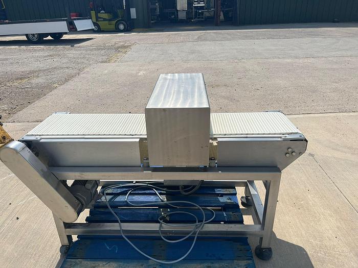 Used CINTEX METAL DETECTOR