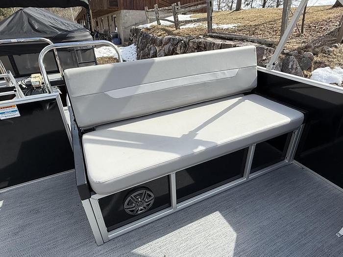 Sweetwater Xperience 2286 SFLX Yamaha 115hp