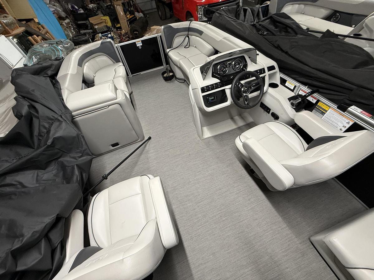 Used 2025 2086CSB Sweetwater C0-Caption Seating