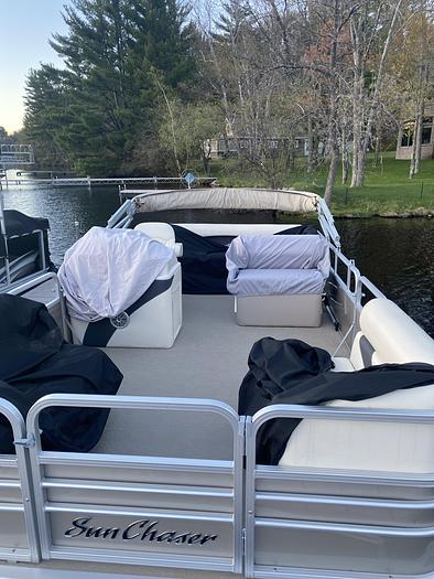 Used 2020 18' Sun Chaiser 40hp Merc