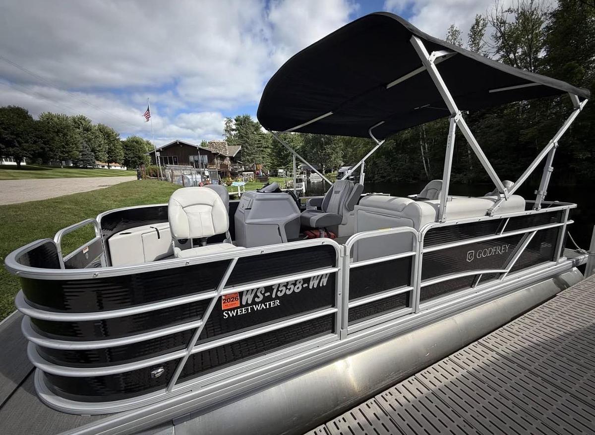 Used 2024 2086CX Sweetwater C0-Caption Seating