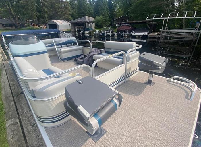 Used 2003 2080EC Misty Harbor 20′ Fish & Cruise