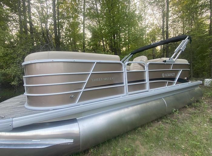 Used 2023 2286SB Sweetwater C0-Caption Seating