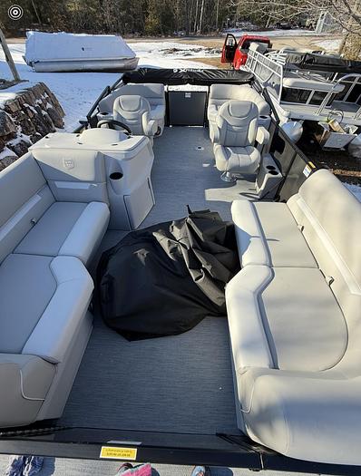 Used 2025 22' Sweetwater Co-Captain 90hp Yamaha