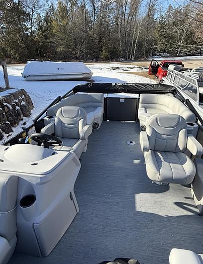 Used 2025 22' Sweetwater Co-Captain 90hp Yamaha