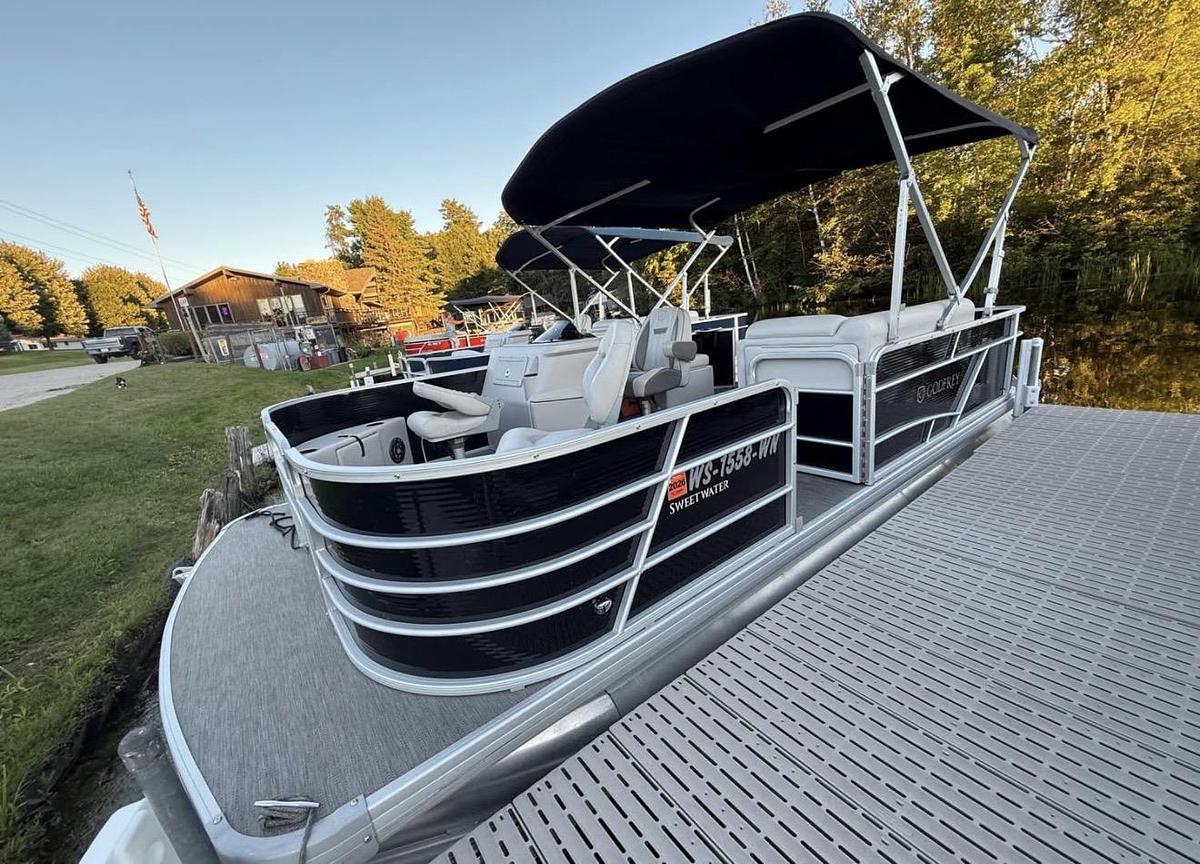 Used 2024 2086CX Sweetwater C0-Caption Seating