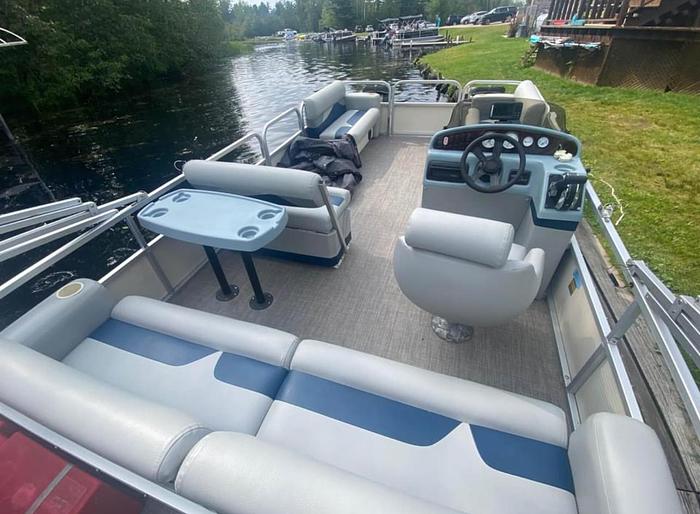 Used 2003 2080EC Misty Harbor 20′ Fish & Cruise