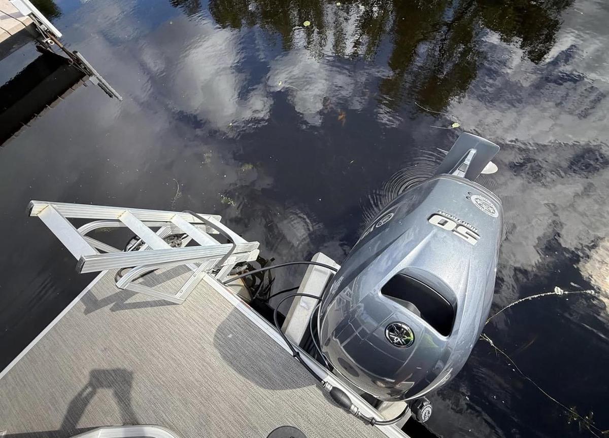 Used 2024 2086CX Sweetwater C0-Caption Seating