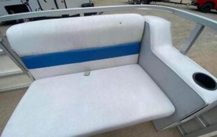 Used 1999 20′ Smoker Craft Cruising 2012 50hp Murc