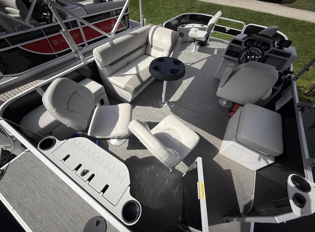 Used 2024 2086CX Sweetwater C0-Caption Seating