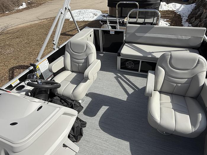 Sweetwater Xperience 2286 SFLX Yamaha 115hp