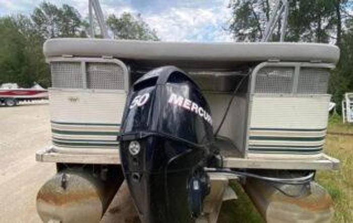 Used 1999 20′ Smoker Craft Cruising 2012 50hp Murc