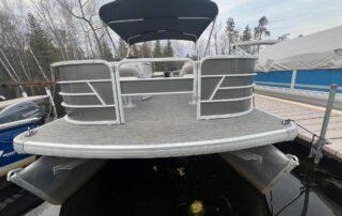 Used 2023 Sweetwater Xperience Fishing 2086FX