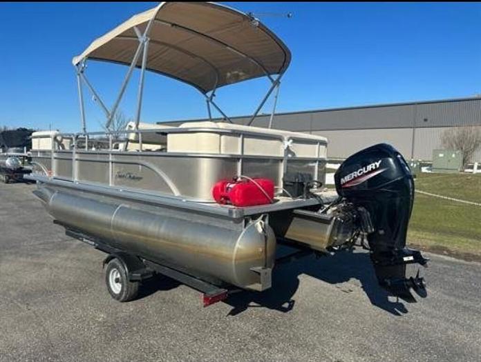 Used 2020 18' Sun Chaiser 40hp Merc