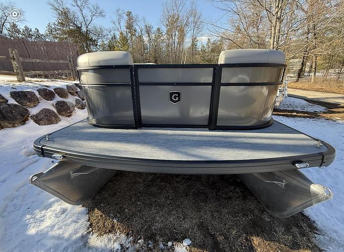 Used 2025 22' Sweetwater Co-Captain 90hp Yamaha