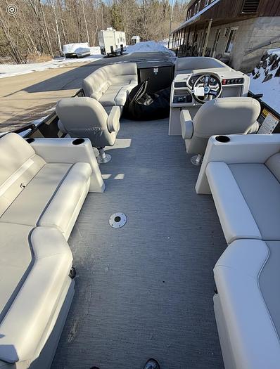 Used 2025 22' Sweetwater Co-Captain 90hp Yamaha