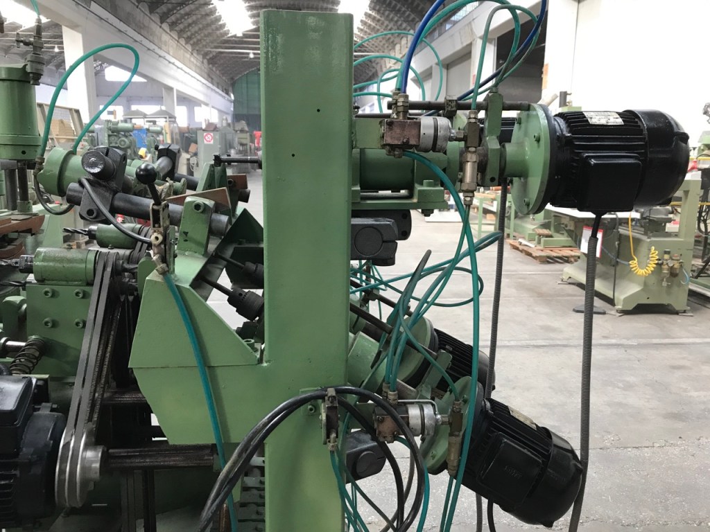 Usato Foratrice per forare in contemporanea sedili e spalliere