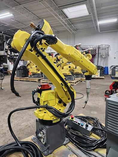 Used FANUC Arcmate 100ic/7L with R30ib Controller