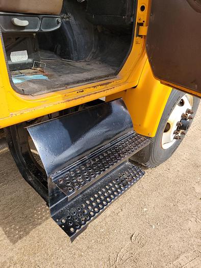 Used 2002 International 4900