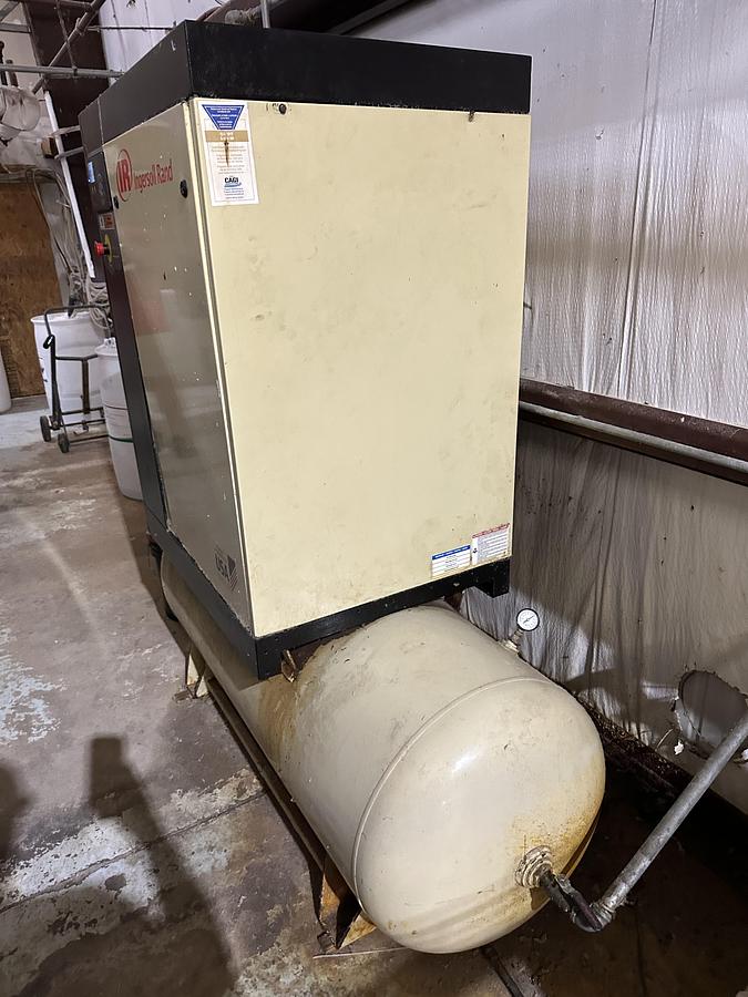 Used INGERSOLL RAND 15HP AIR COMPRESSOR