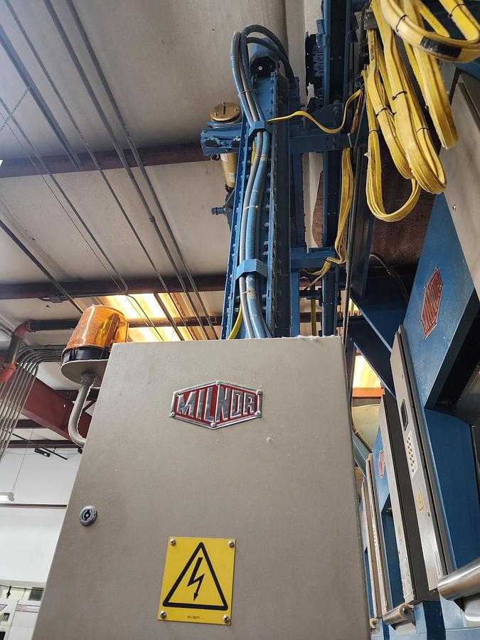 Used 1998 MILNOR Shuttle