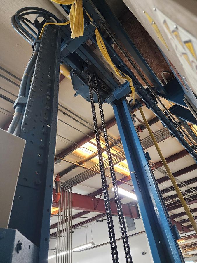 Used 1998 MILNOR Shuttle