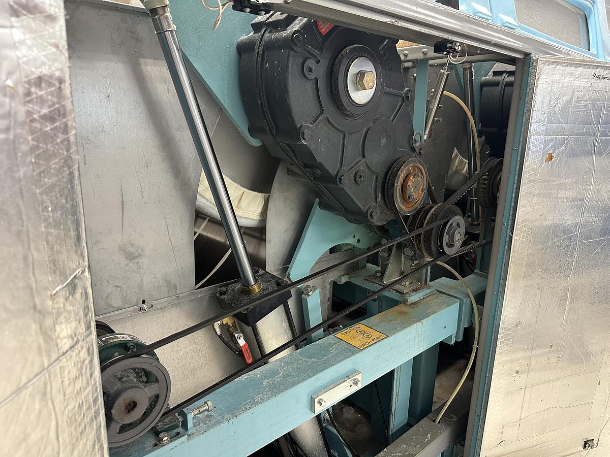 Used 2002 BRAUN 2 ROLL STEAM IRONER