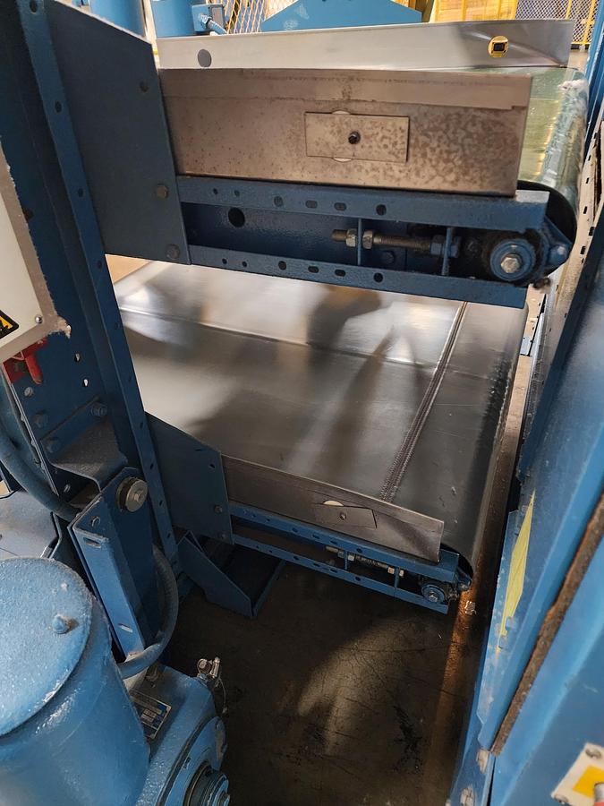Used 1998 MILNOR Shuttle