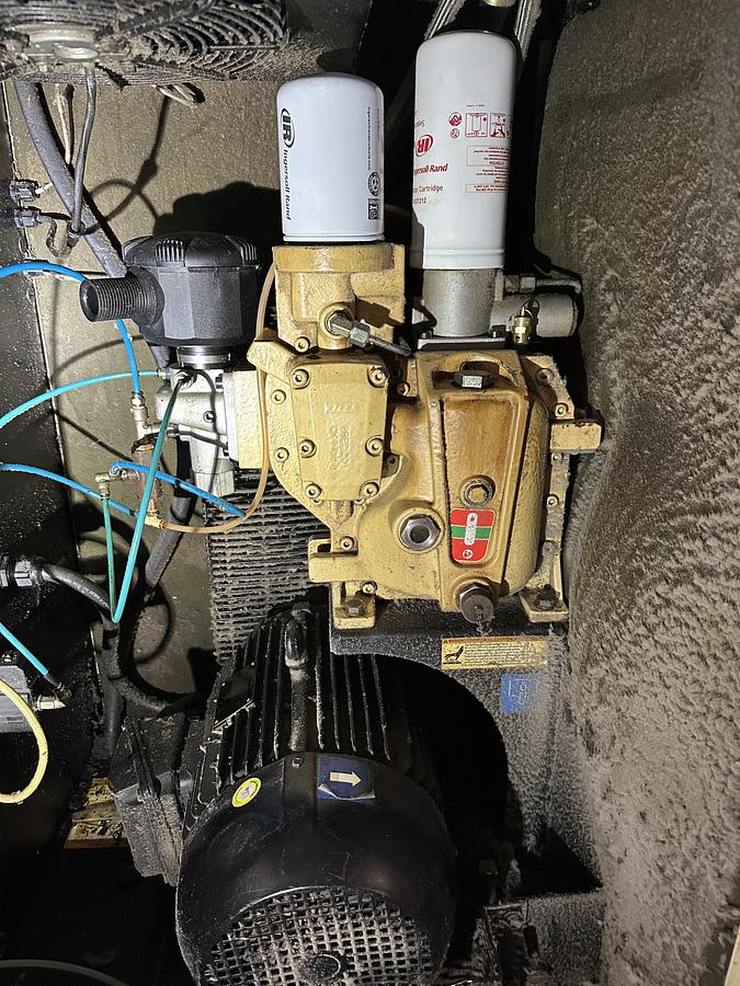 Used INGERSOLL RAND 15HP AIR COMPRESSOR