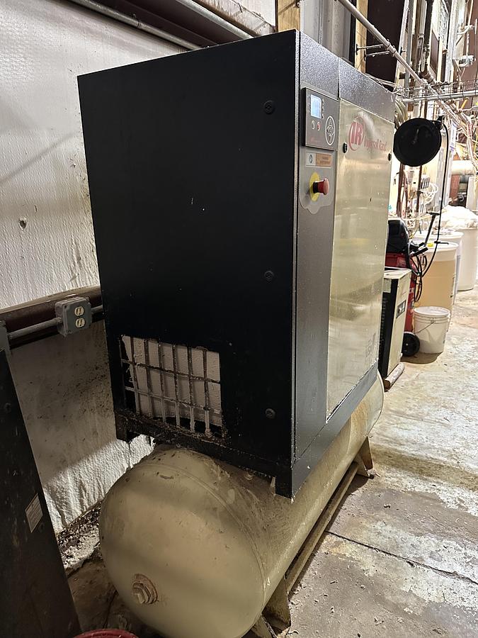 Used INGERSOLL RAND 15HP AIR COMPRESSOR