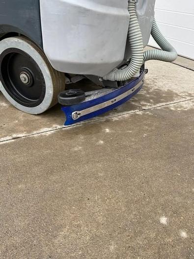 Used 2013 ADVANCE ADVENGER 2805D RIDER FLOOR SCRUBBER (DISC) (BATTERY) 