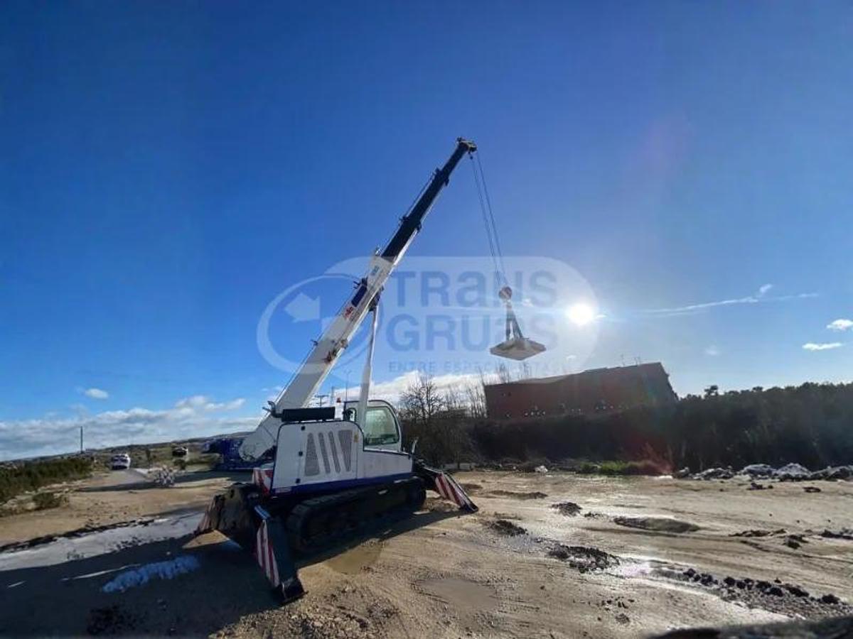 Usado Grúa con brazo giratorio sobre orugas 12.000 kg