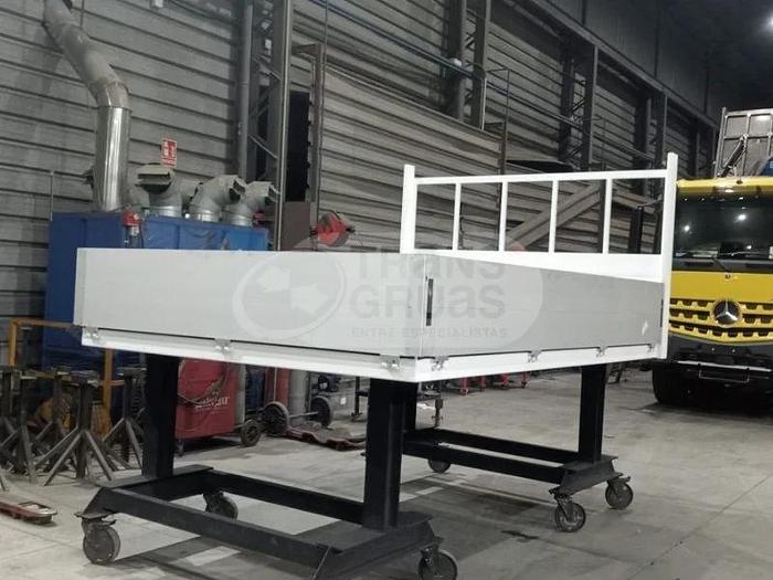 Carrocería fija con laterales de aluminio