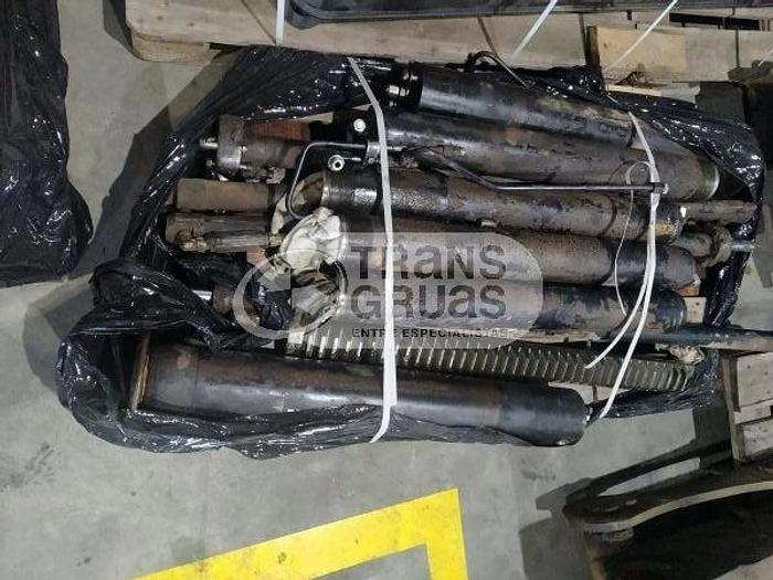 Usado Grúa HIAB 225 E7 solo para recambios