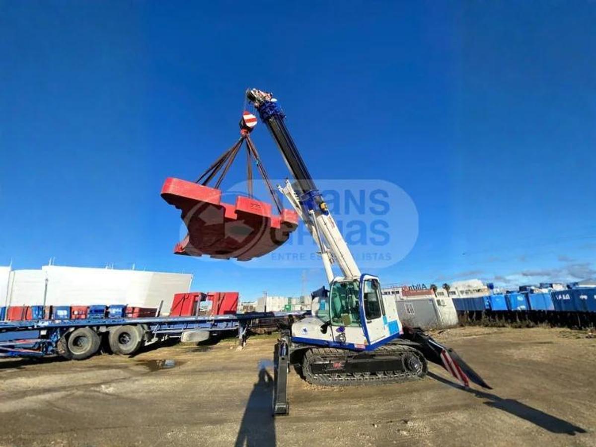 Usado Grúa con brazo giratorio sobre orugas 12.000 kg