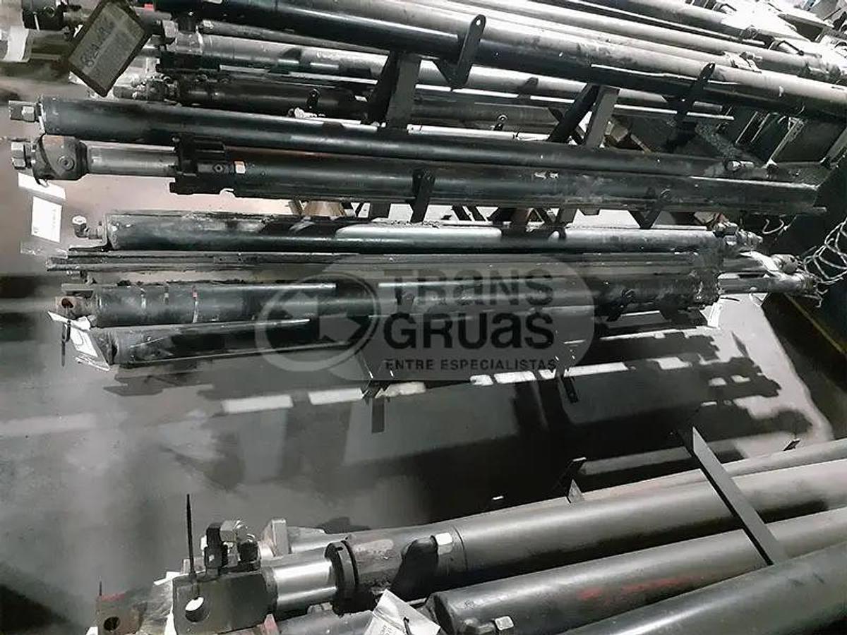 Usado Grúa HMF2823 solo para recambios