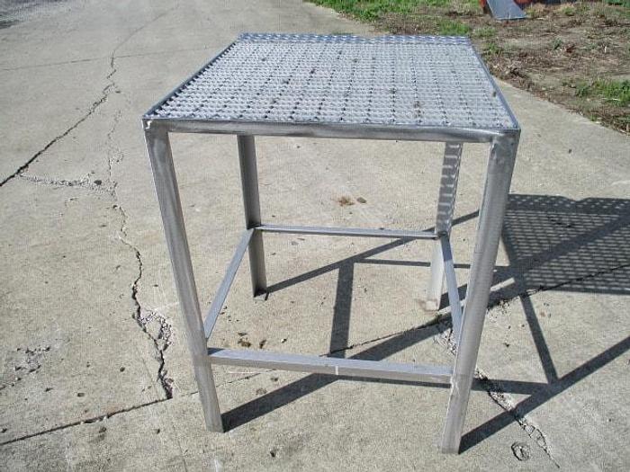Used Work Platform, 30"x 29", 1" Serrated bar grate top