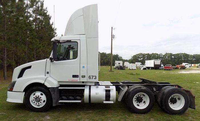 Used 2011 VOLVO VNL