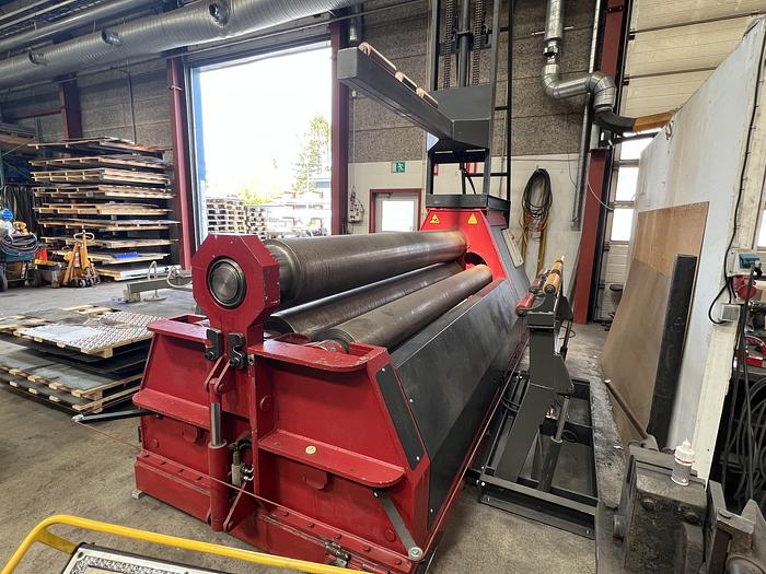 Used BRUGT HYDRAULISK PLADEVALSE FABRIKAT TAURING, MODEL OMEGA 420/310