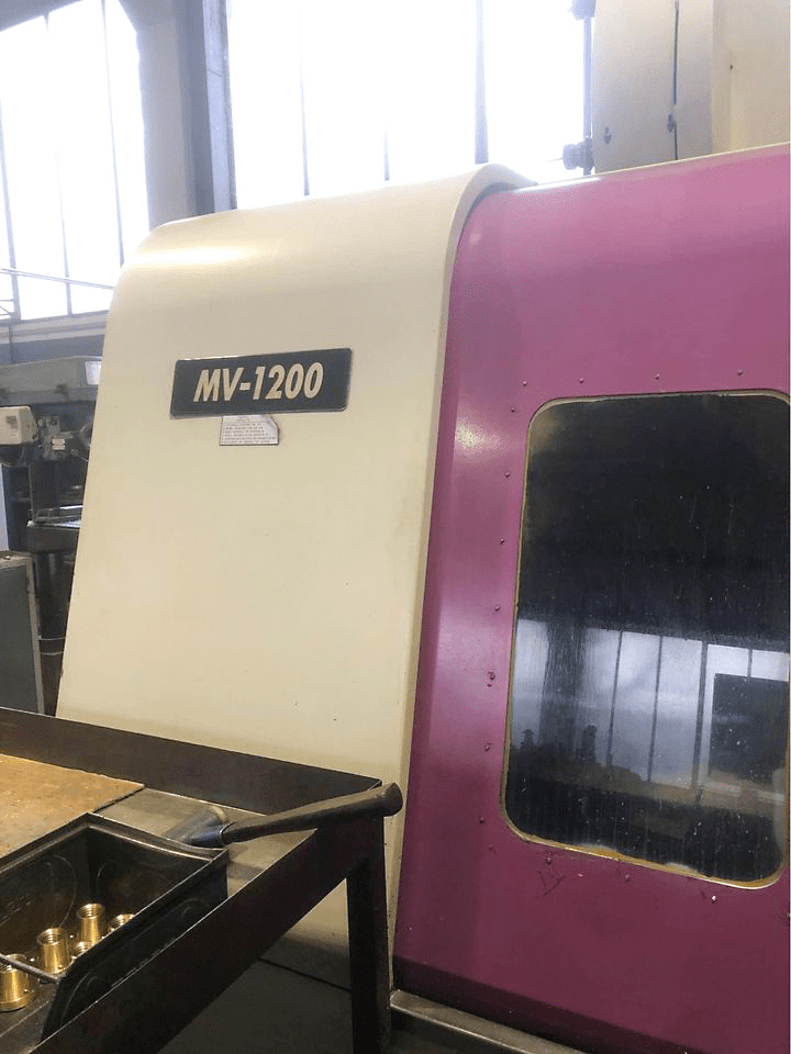 Used Yang MV-1200 - Vertical Machining Centre - 2000