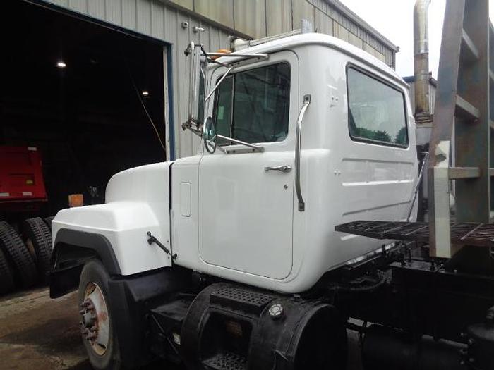 Used 1996 Mack RD690S- Stock #: 8626