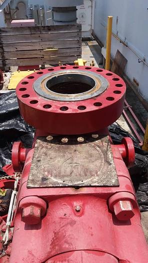 Used Cameron Blowout Preventer (H2S rated) 13-5/8 Full set