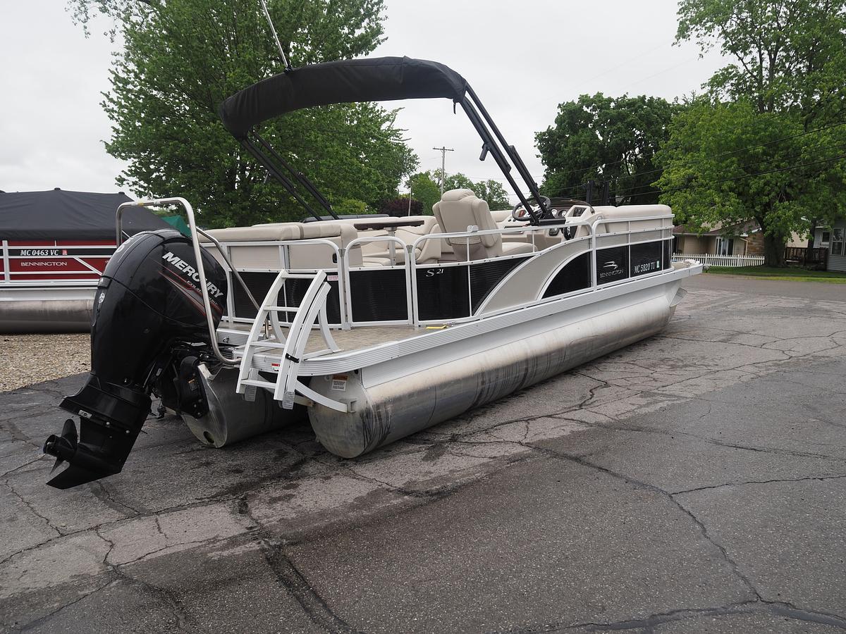 Used 2015 Bennington S21 Triple tooon with 150HP