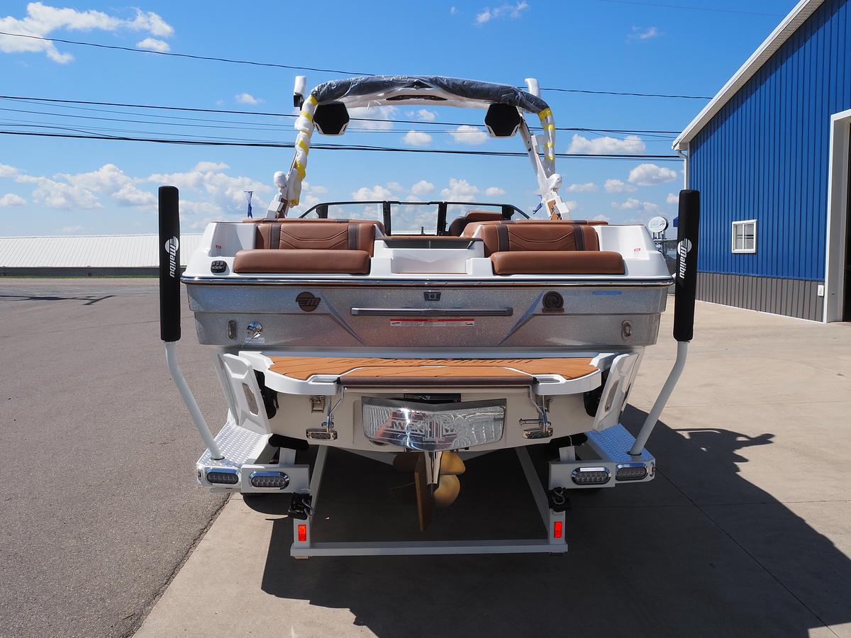 2027 MALIBU 23 LSV