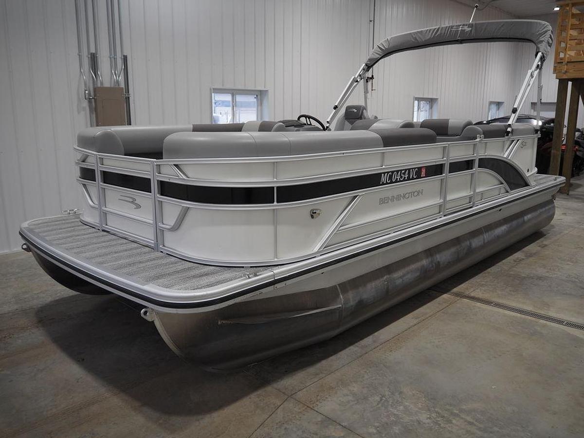 Used 2025 Bennington S Quad Bench 21 SSR