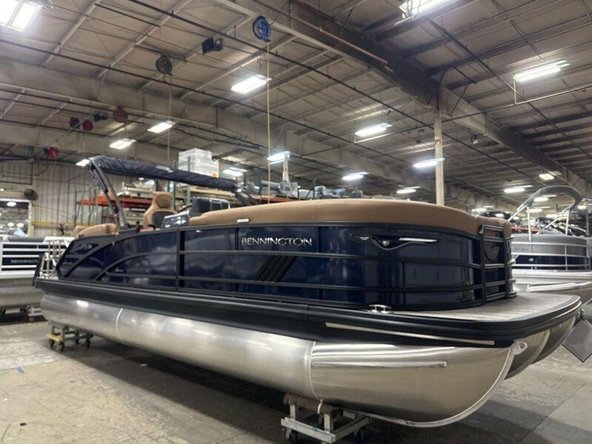 2026 Bennington M Quad Bench 24 MSL