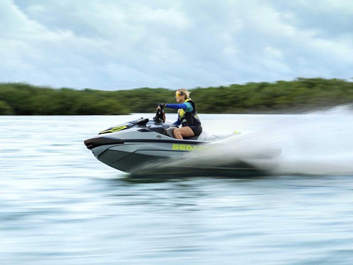2026 Sea-Doo RXT-X™ 325 Ice Metal / Manta Green