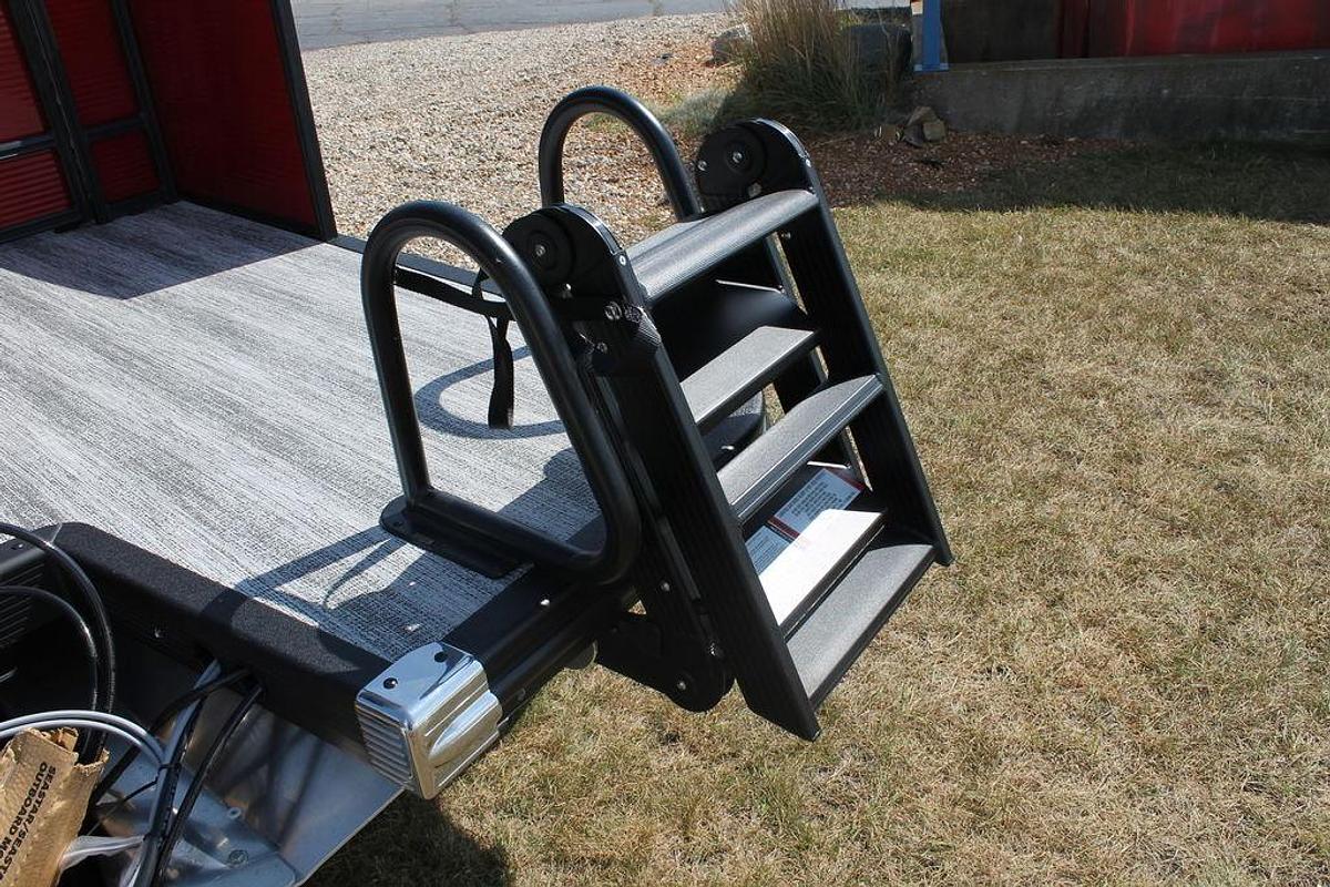 2025 Bennington S Swingback 22 SSB