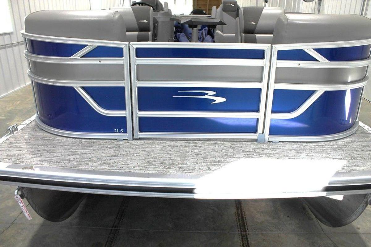 Used 2025 Bennington S Quad Bench 21 SSR